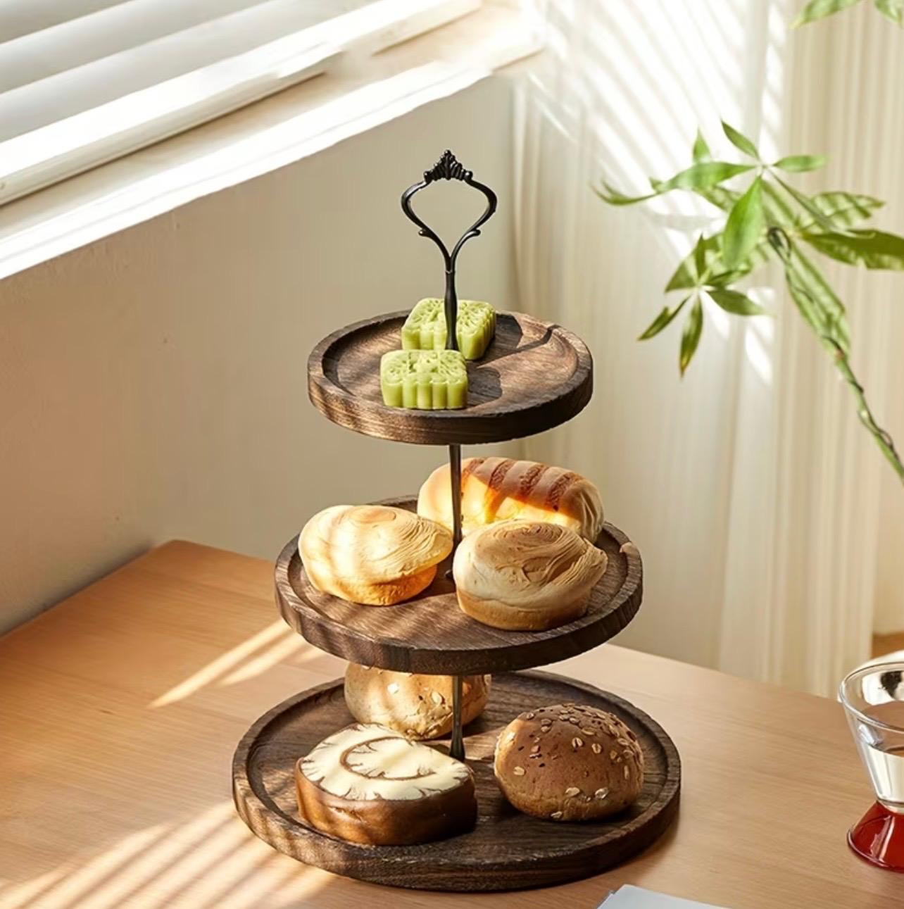 3- laagse houten etagère.